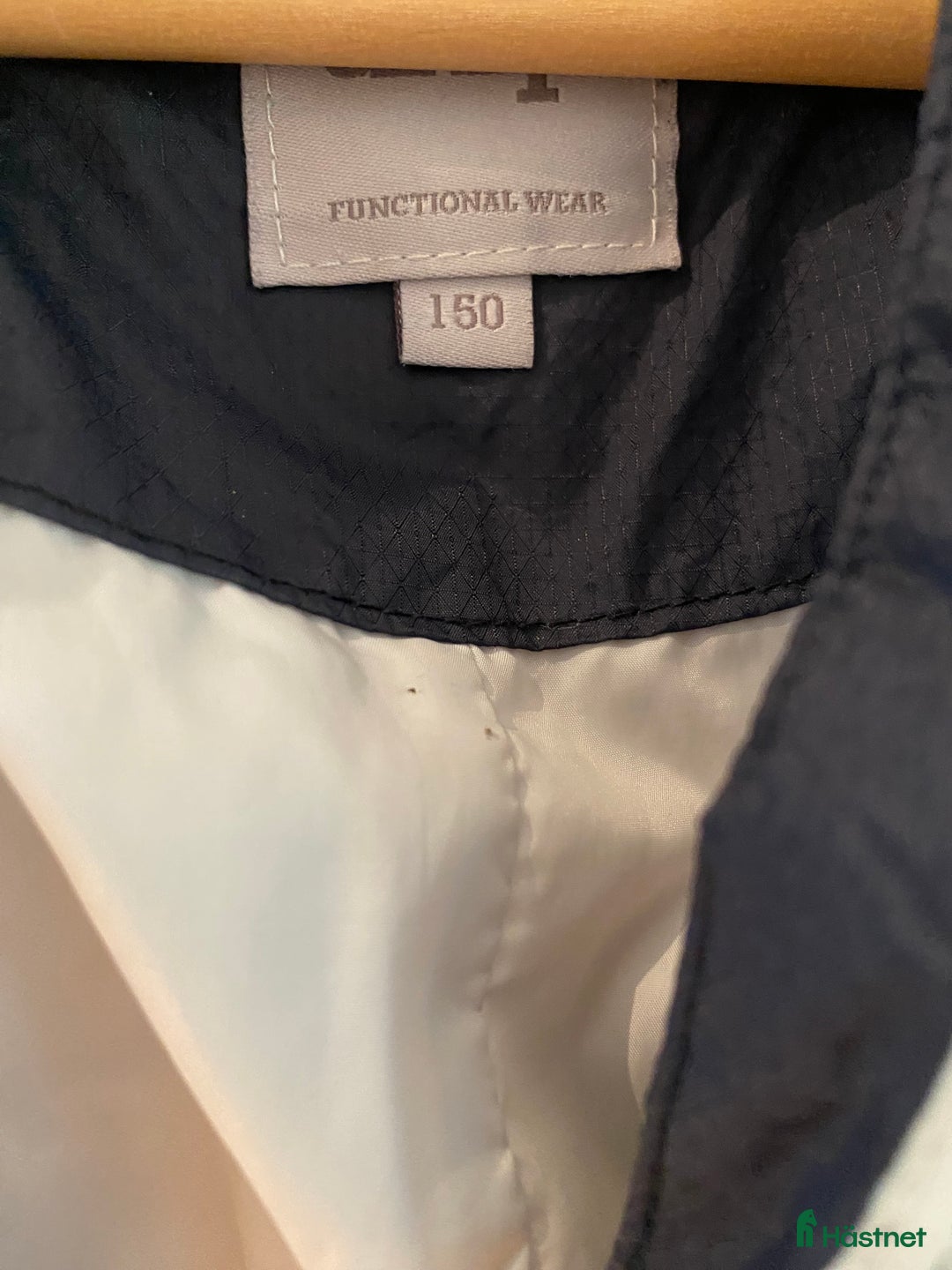 Jackor & Kavajer ryttarutrustning till salu: Uhip ridkappa säljes i Älta - Annons 4