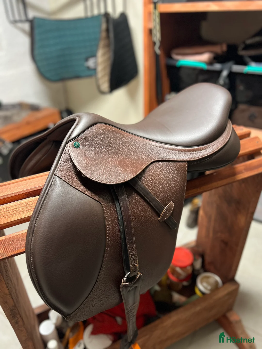 Sadlar hästutrustning till salu: Brun Arena Jump 17’ hoppsadel  i Långaryd - Annons 2