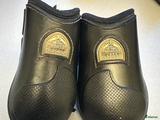 Benskydd hästutrustning till salu: Veredus svarta storlek S i Uppsala - Annons 1