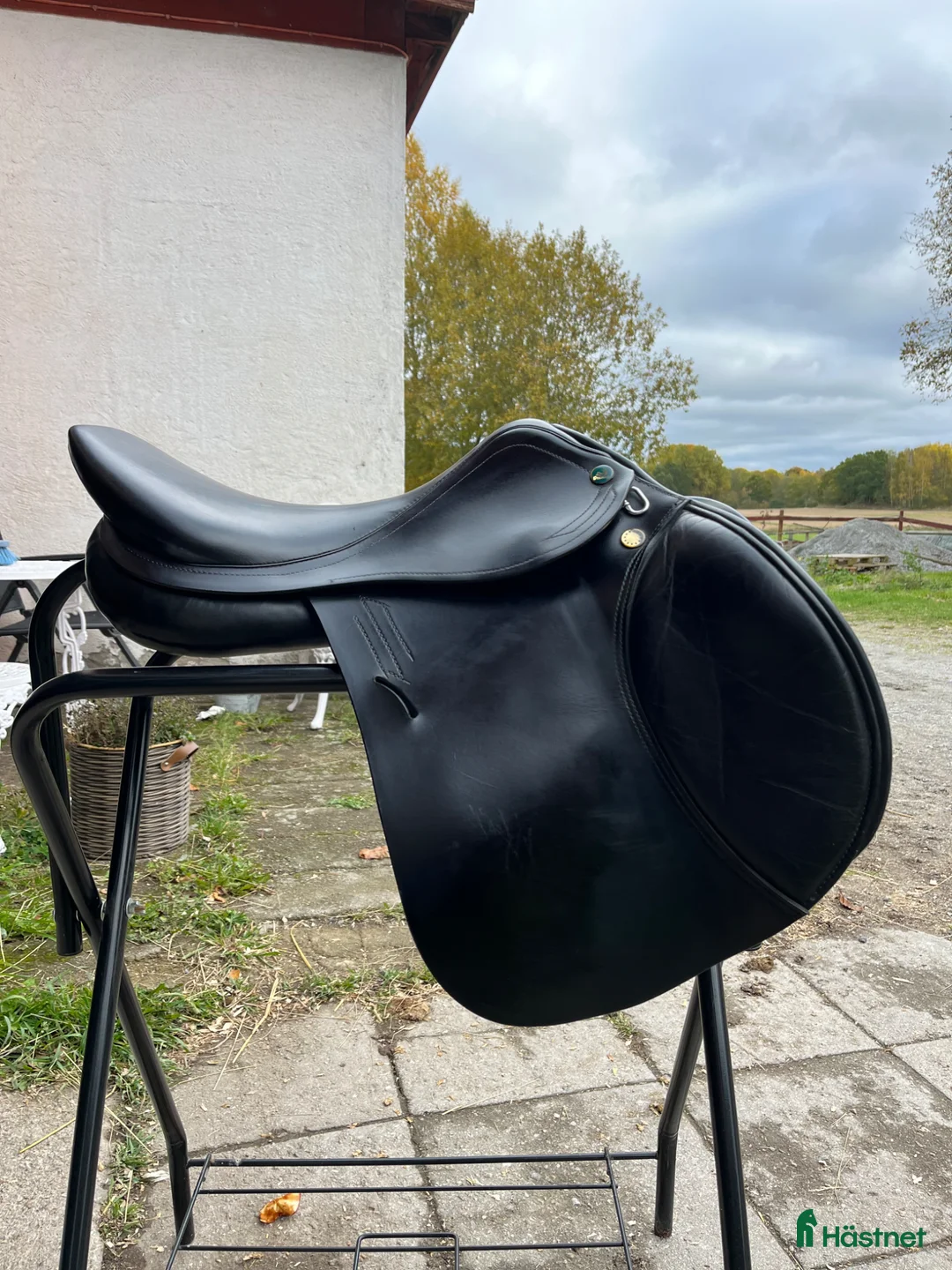 Sadlar hästutrustning till salu: Prestige Roma hoppsadel - Annons 1