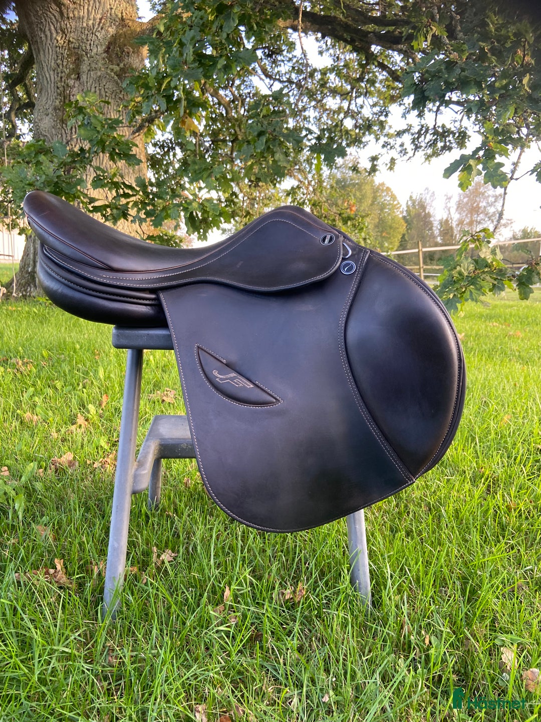 Sadlar hästutrustning till salu: Erreplus JF hoppsadel 17 tum – fint skick i Ljungby - Annons 2