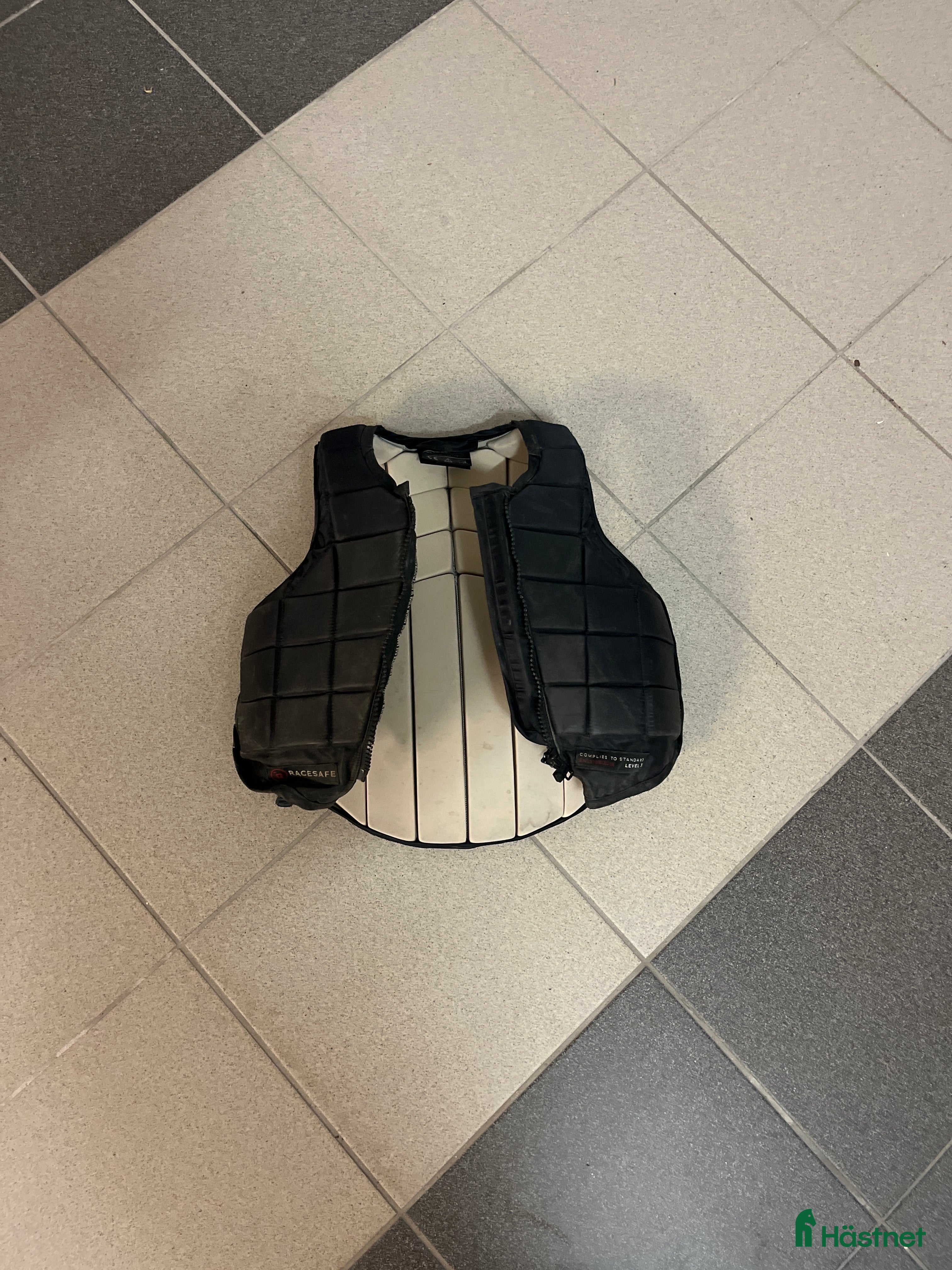 Säkerhetsvästar ryttarutrustning till salu: Säkerhetsväst i Södra Sunderbyn - Annons 13