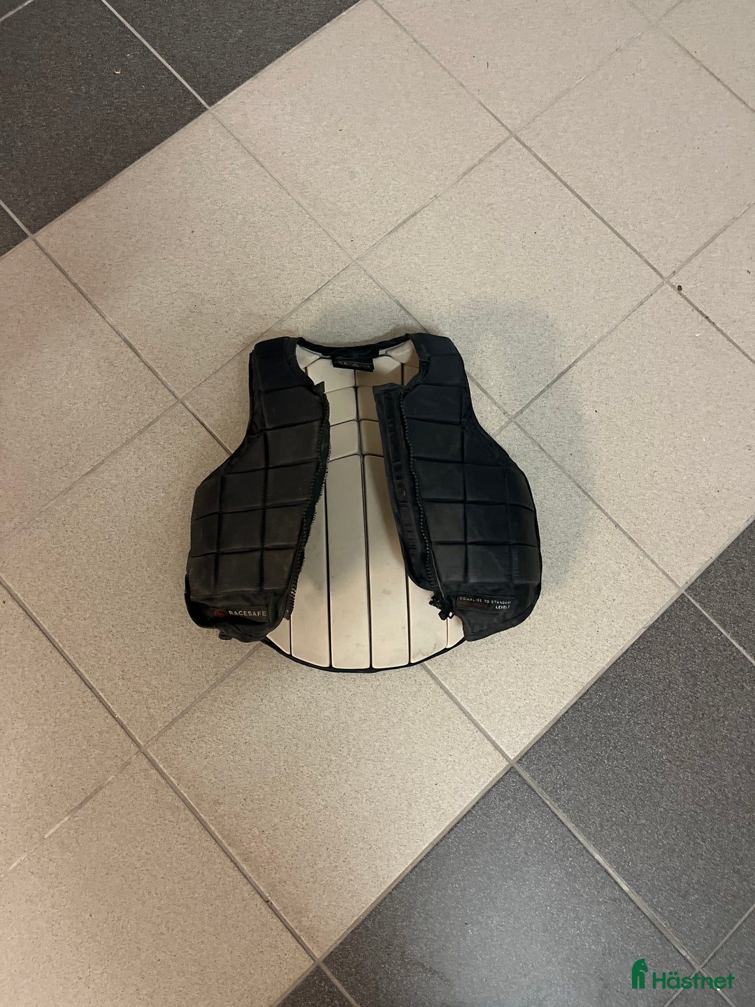 Säkerhetsvästar ryttarutrustning till salu: Säkerhetsväst i Södra Sunderbyn - Annons 1