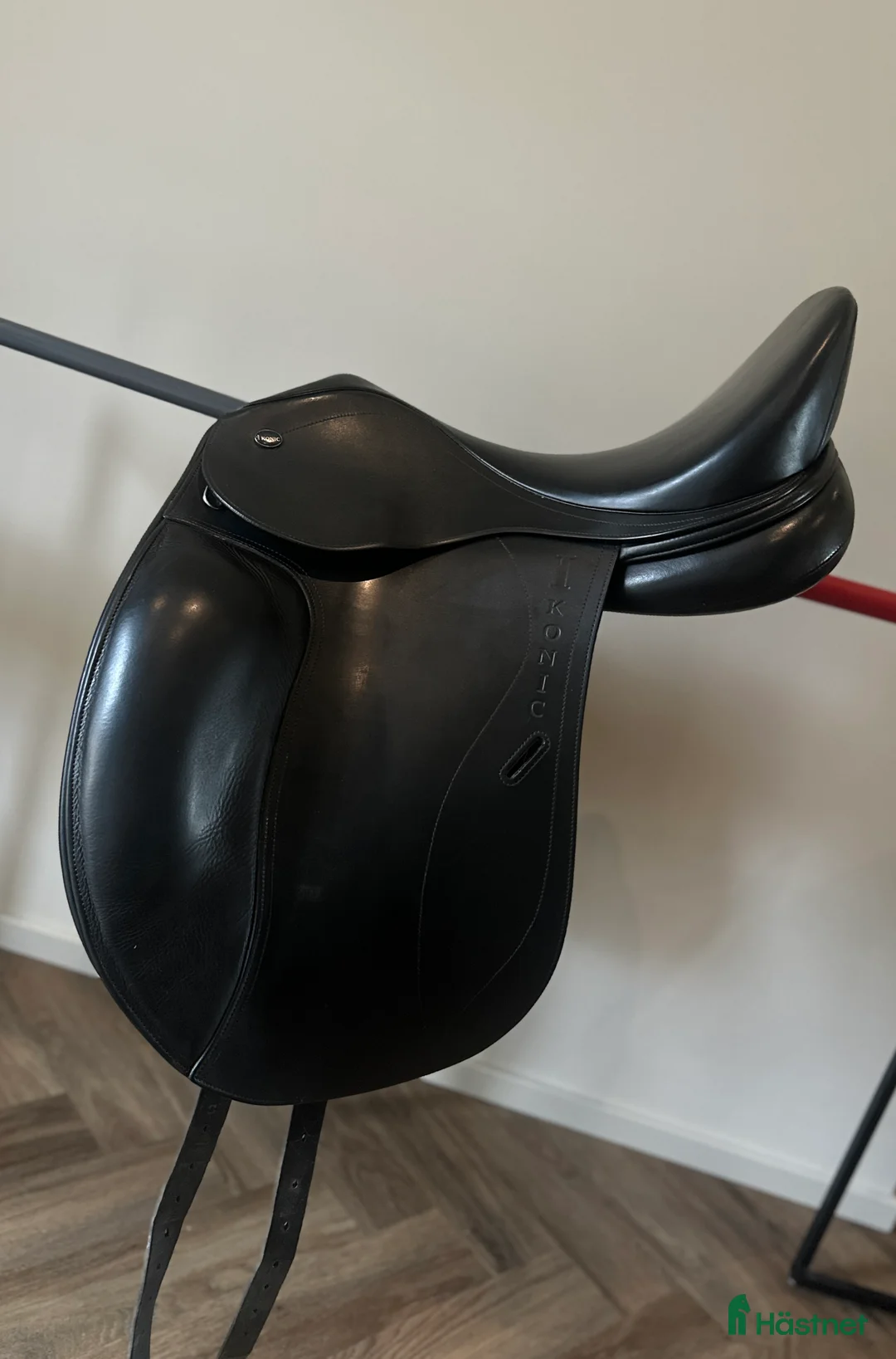 Sadlar hästutrustning till salu: Superfin Ikonic classic 17,5 MW - Annons 1