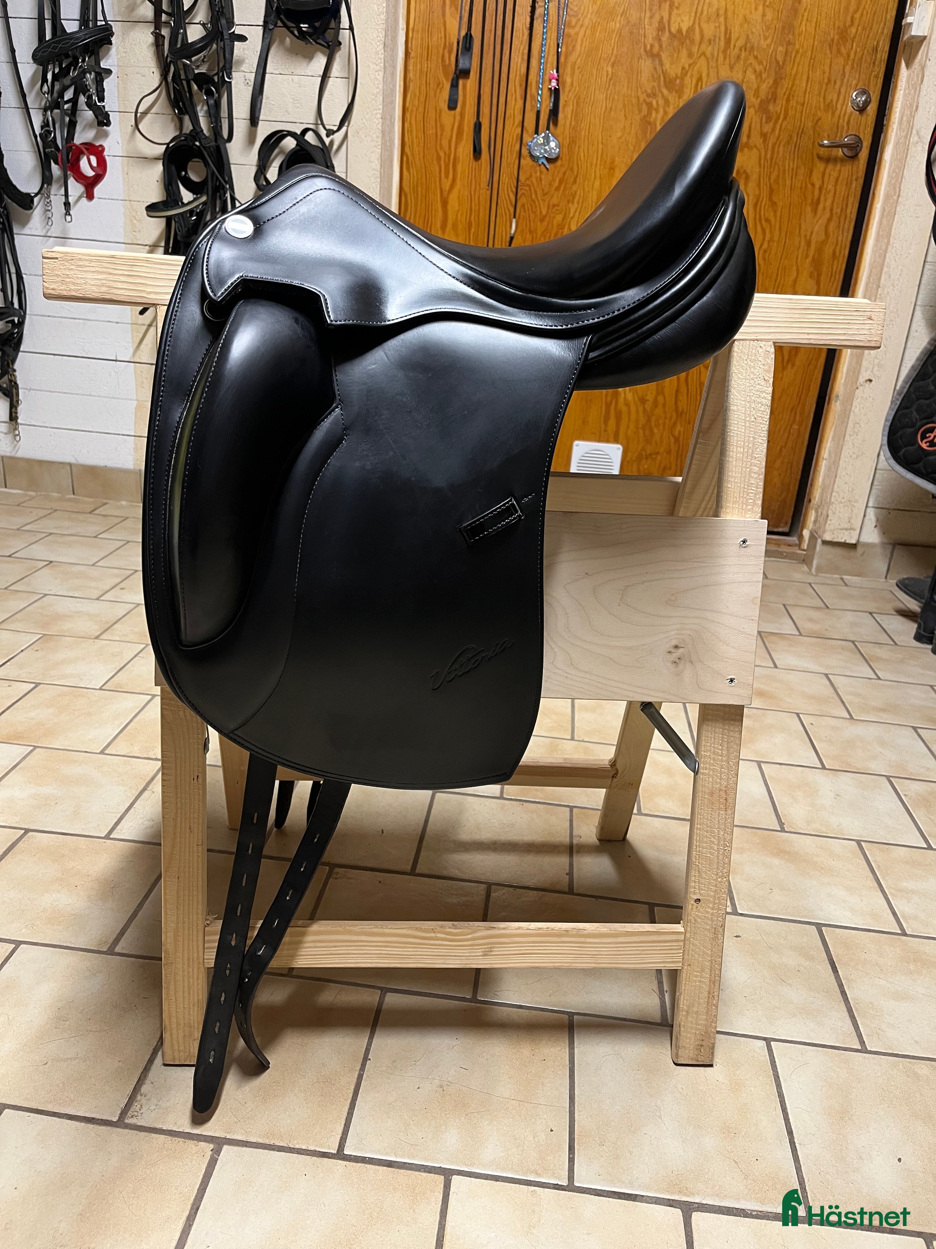 Sadlar hästutrustning till salu: Erreplus Vittoria dressyrsadel  i Hudiksvall - Annons 2