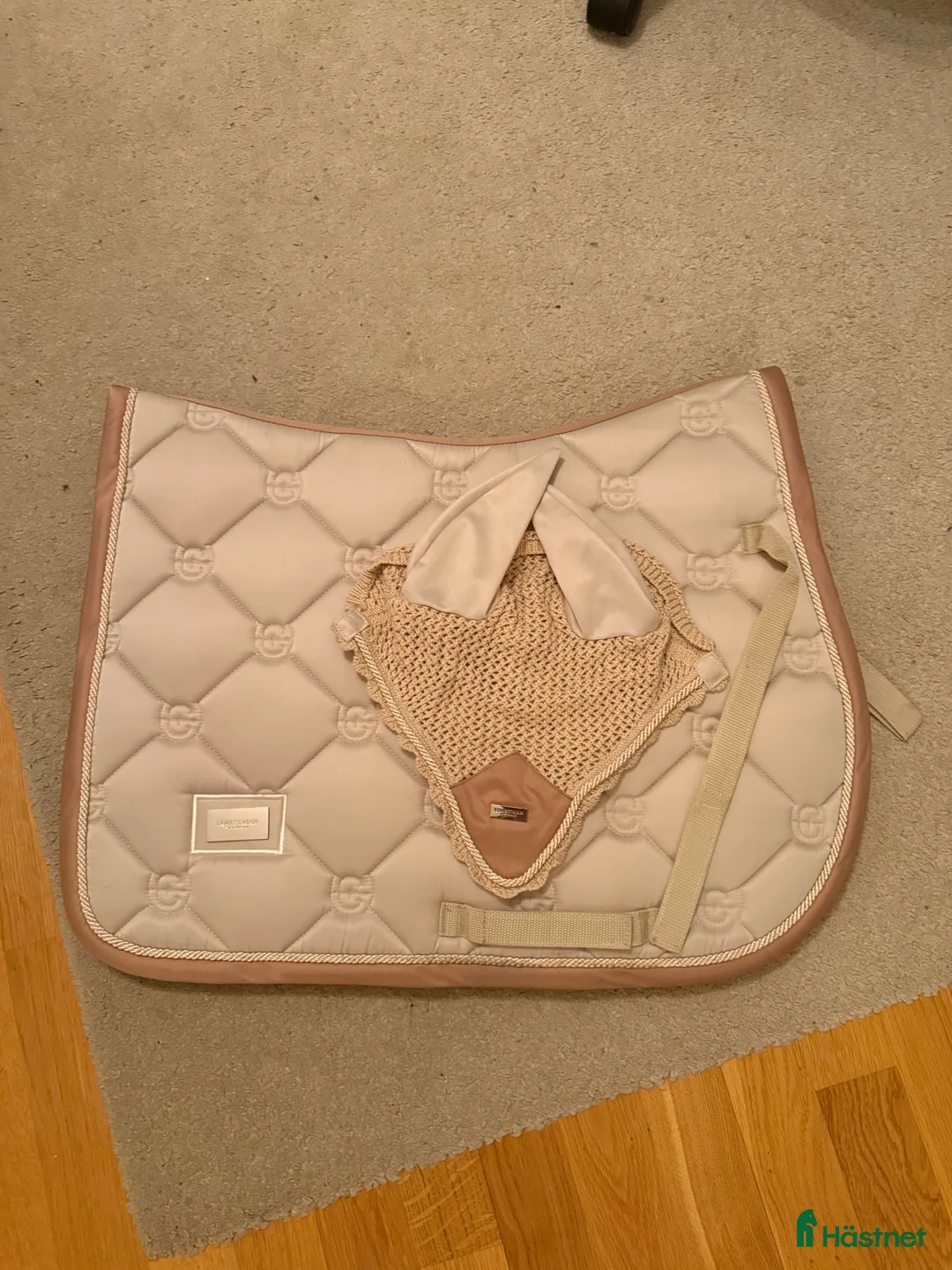 Schabrak & Vojlockar hästutrustning till salu: ES schabrak desert rose i Nacka - Annons 1