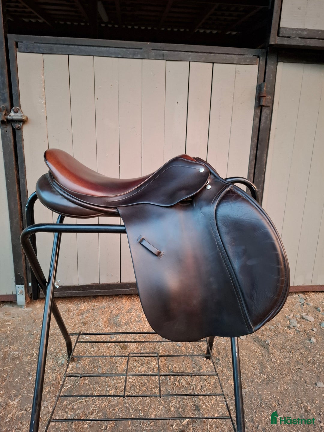 Sadlar hästutrustning till salu: Trevlig hoppsadel i Fritsla - Annons 2