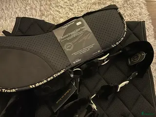 Schabrak & Vojlockar hästutrustning Schabrak dressyr full back on track - Annons 2