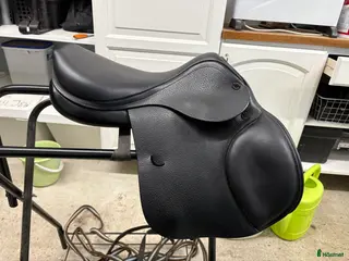 Sadlar hästutrustning I princip ny Equiline ponnysadel i Vetlanda - Annons 7