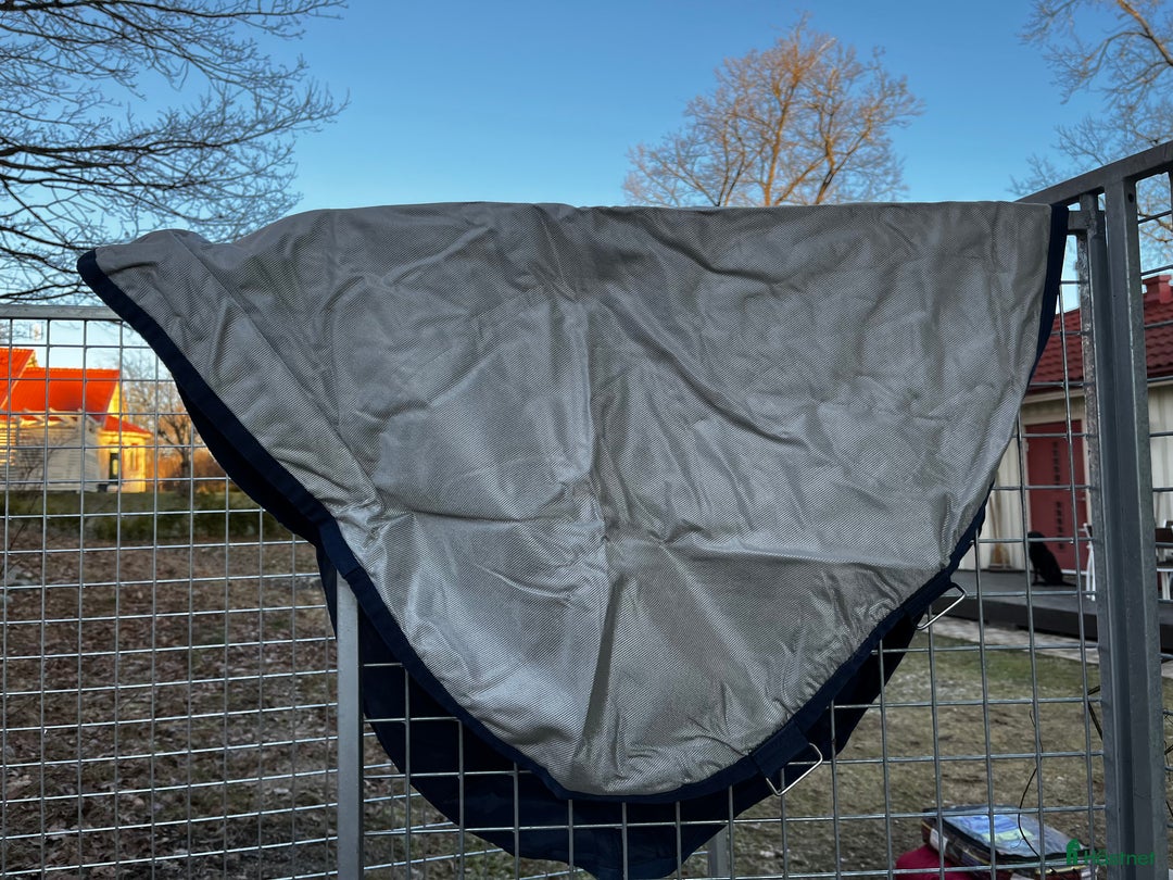 Täcken hästutrustning till salu: Bucas vintertäcke i Kvicksund - Annons 11