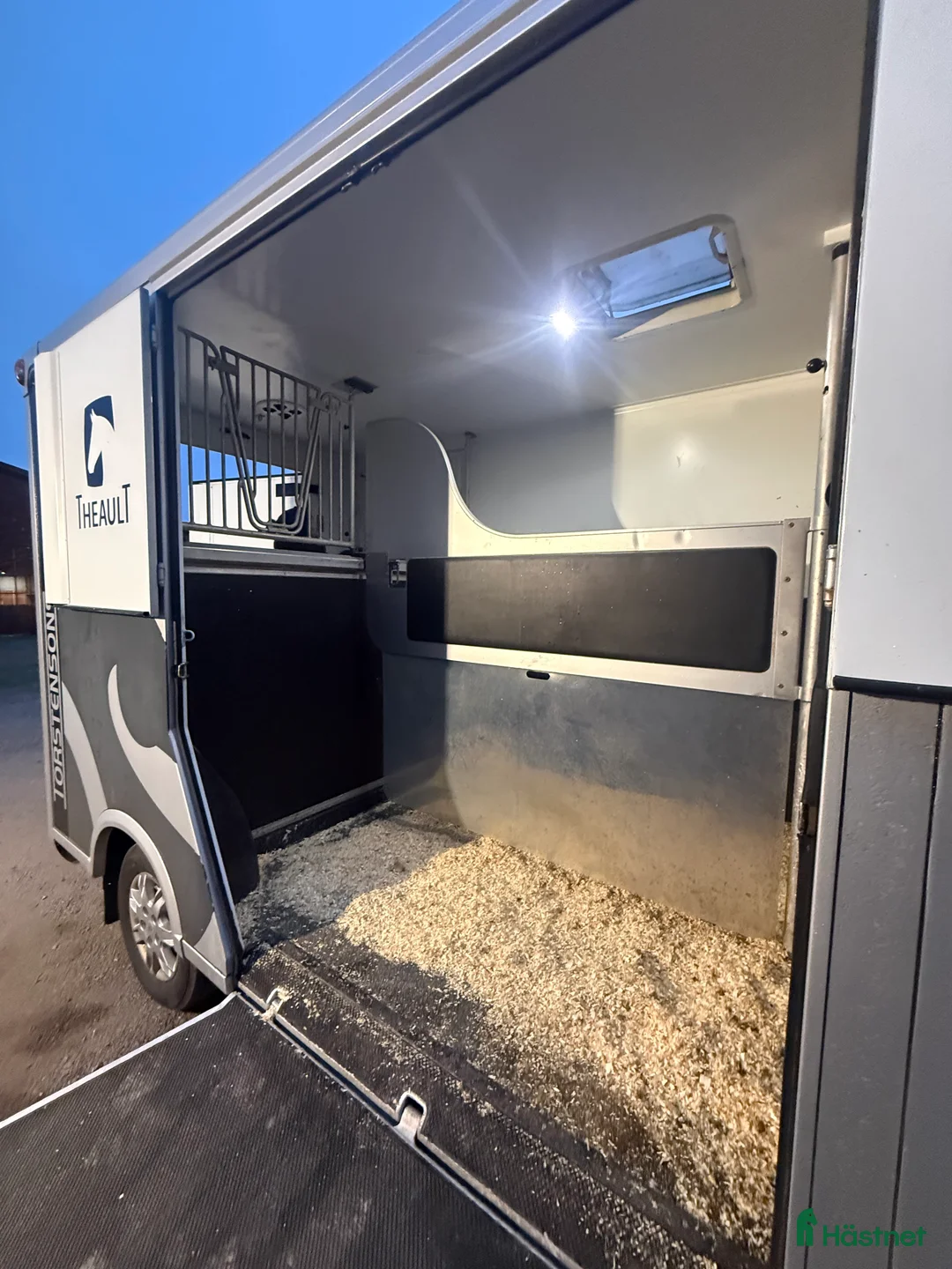 Hästlastbilar  fordon & transport till salu: B korts hästlastbil med hög lastvikt i Blentarp - Annons 6