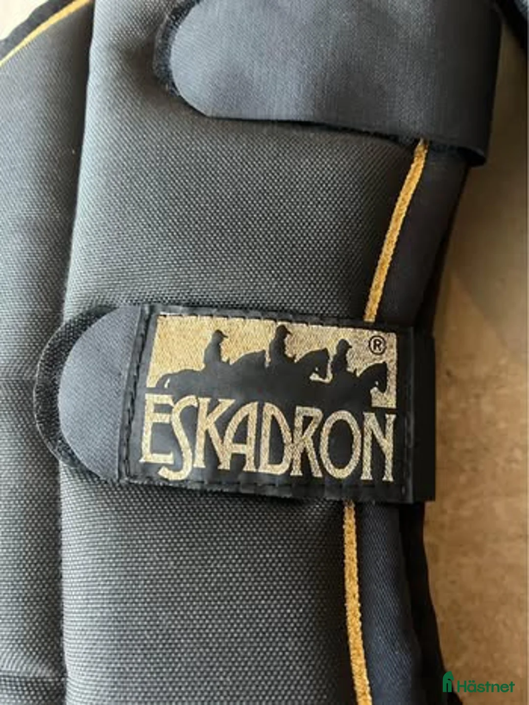 Benskydd hästutrustning till salu: Eskadron transportskydd i Vallentuna - Annons 4