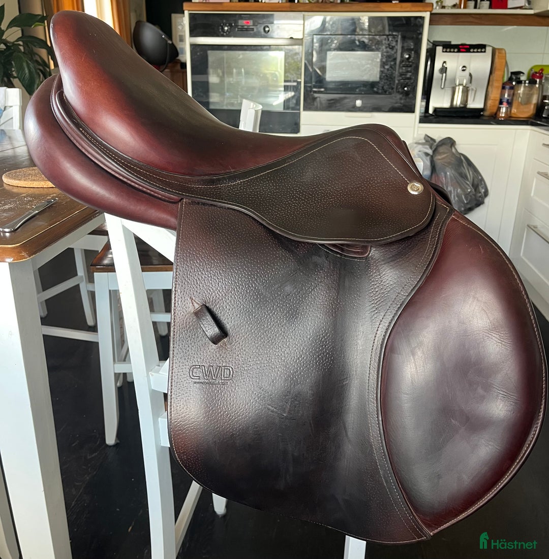 Sadlar hästutrustning till salu: Hoppsadel: CWD SE02, 17,5” i Ransta - Annons 2