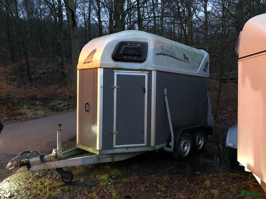 Hästtransporter  fordon & transport till salu: Välfungerande släp i Göteborg - Annons 1