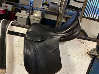 Sadlar hästutrustning till salu: Fredy Röösli pilatus i Skara - Annons 1