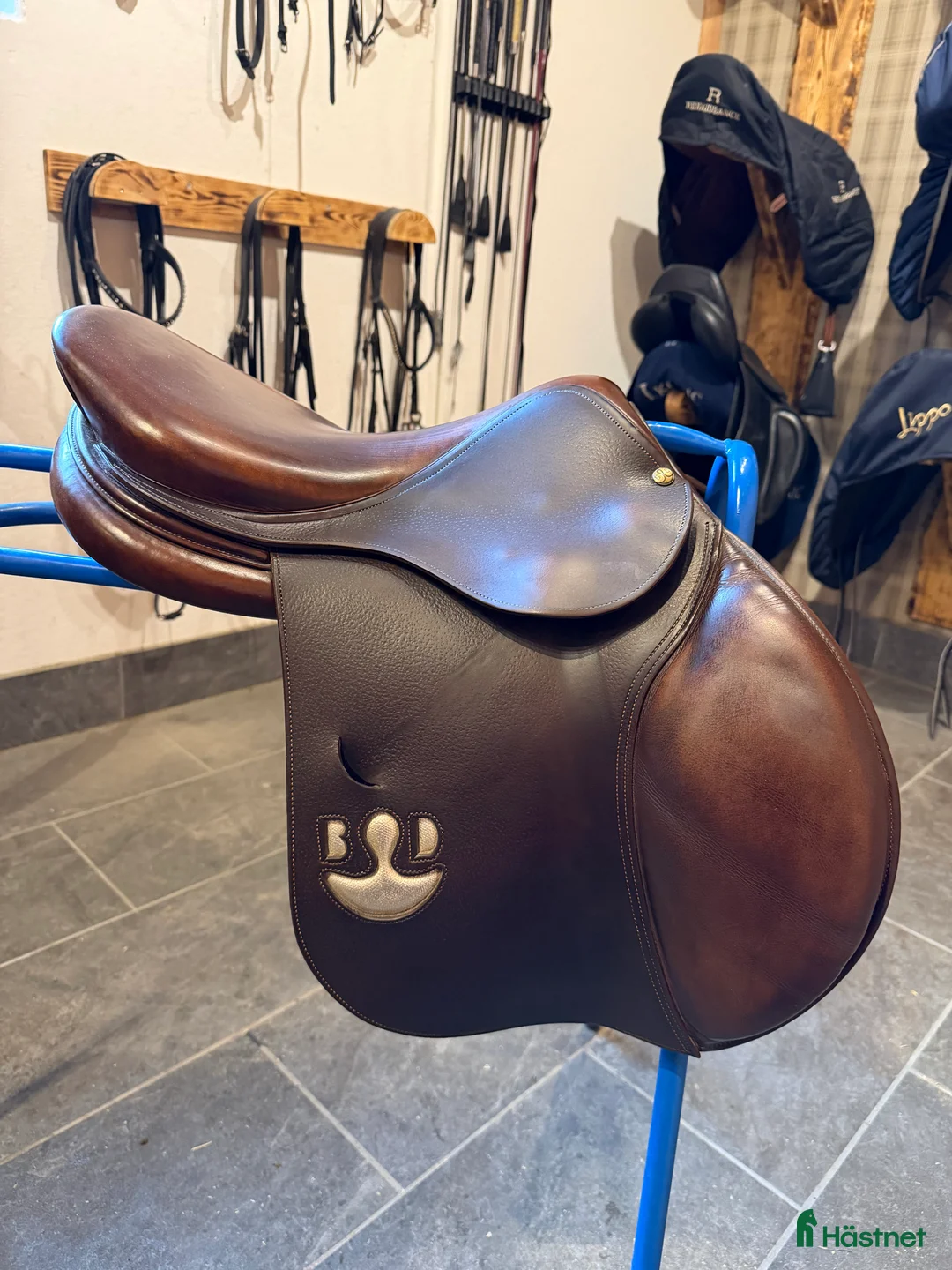 Sadlar hästutrustning till salu: Bruno delgrange  i Ytterby - Annons 1