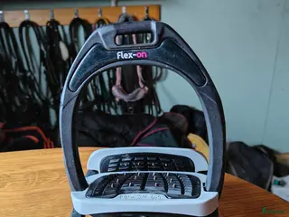 Stigbyglar hästutrustning Flex-on stigbyglar - Annons 16