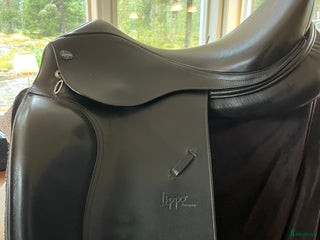 Sadlar hästutrustning till salu: Lippo Azzario i Järved - Annons 1