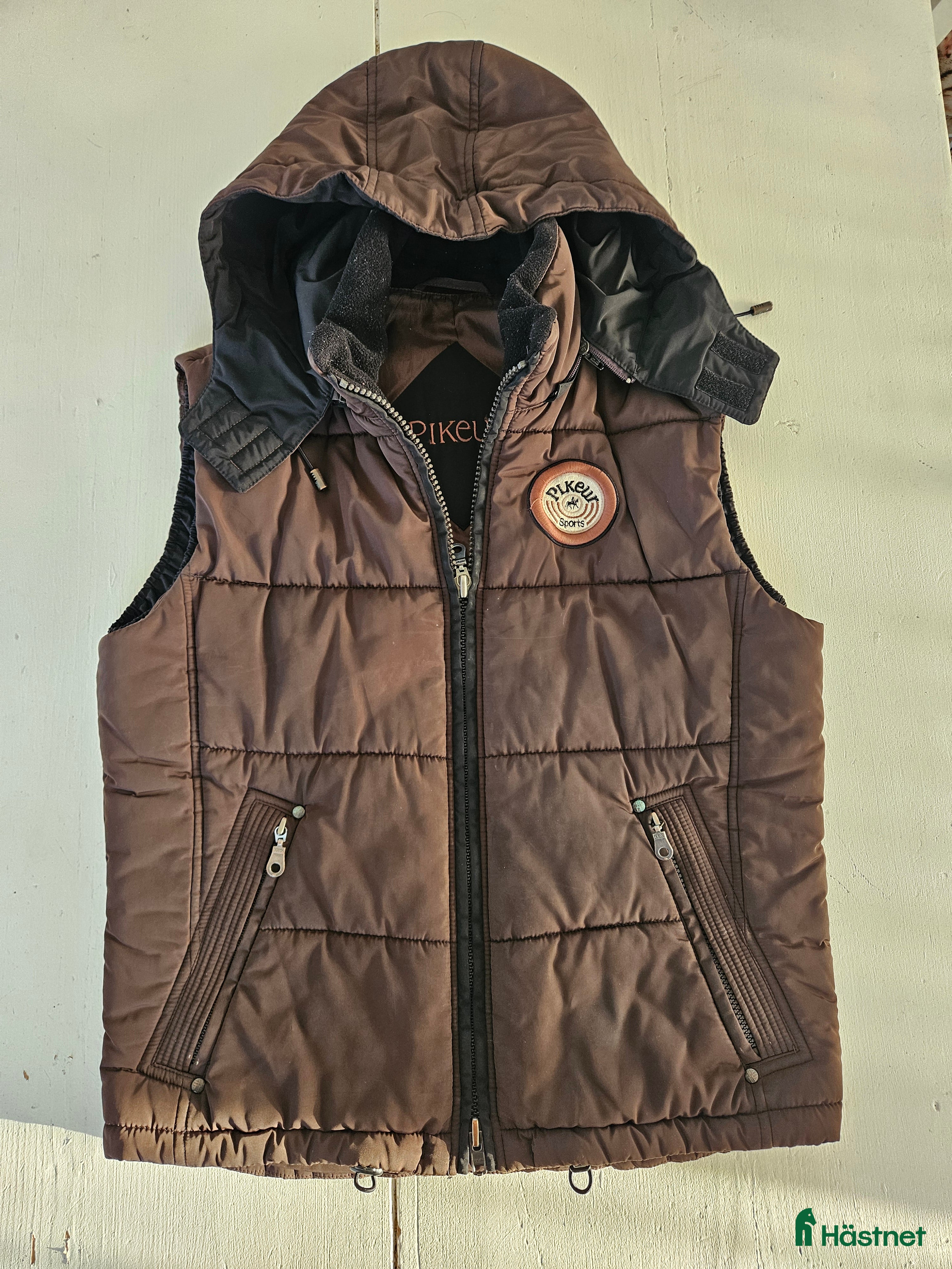 Övrigt Ridkläder ryttarutrustning till salu: Brun Pikeur ridväst i Härnösand - Annons 16