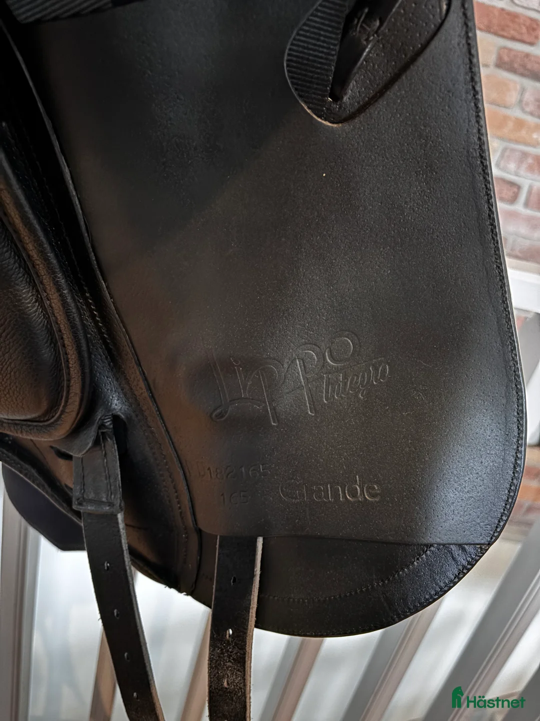 Sadlar hästutrustning till salu: Superskön dressyrsadel från Lippo  i Genarp - Annons 7
