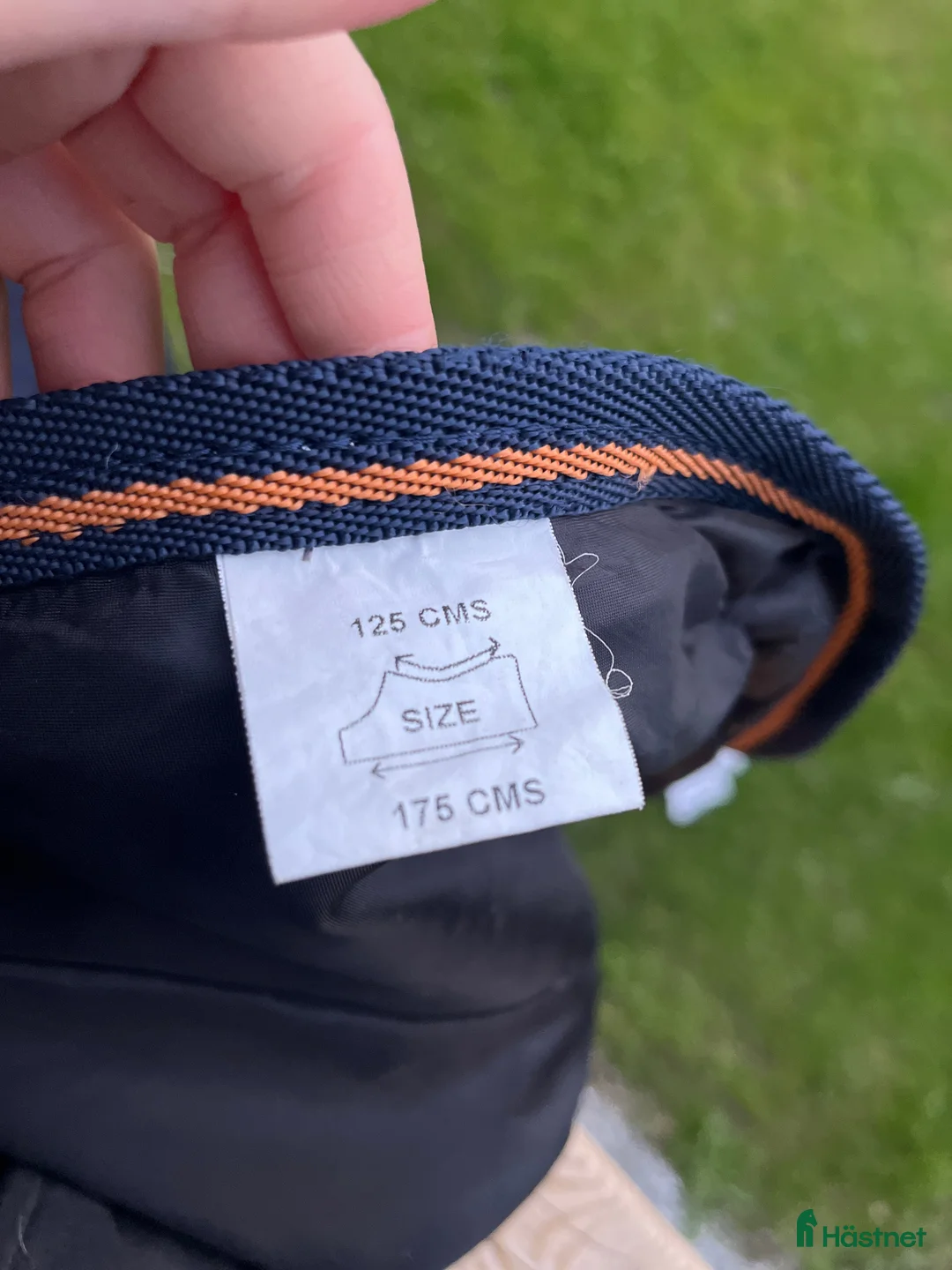 Täcken hästutrustning till salu: Blått halstäcke stl 125 i Skurup - Annons 2