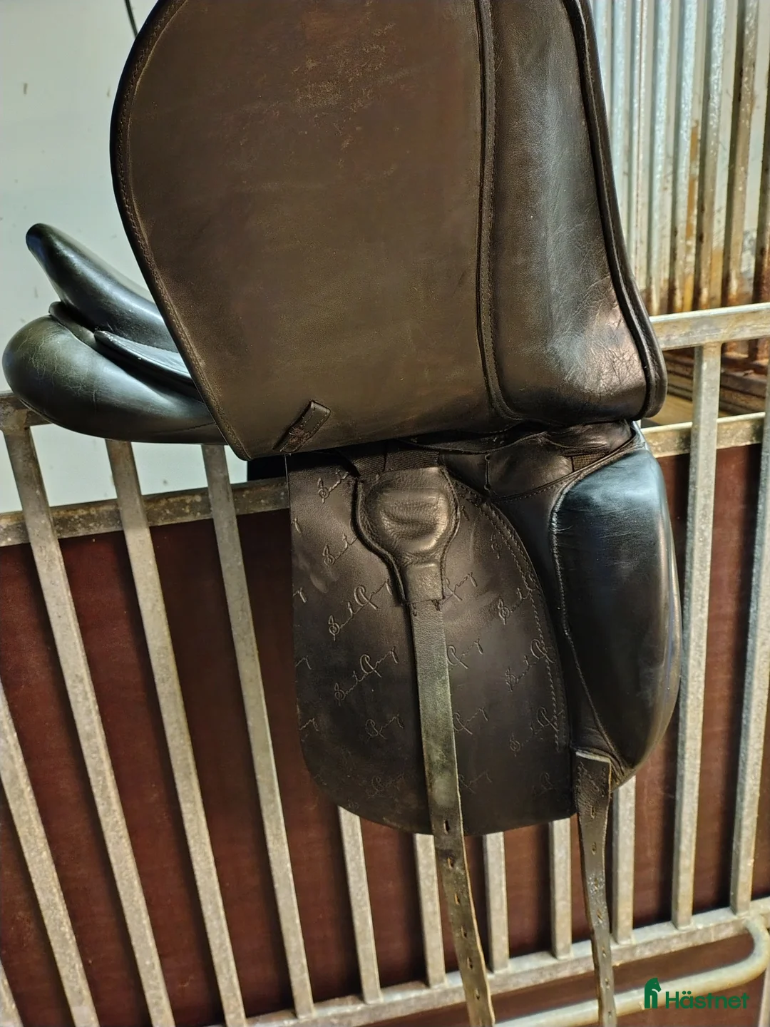 Sadlar hästutrustning till salu: Svart allroundsadel av Santa Cruz  i Gamleby - Annons 4