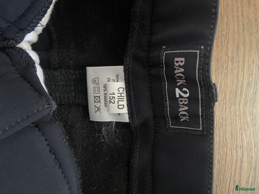 Ridbyxor ryttarutrustning till salu: Barn ridbyxor med fina detaljer  i Varberg - Annons 3