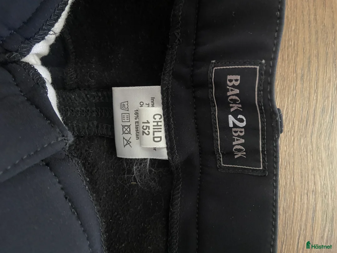 Ridbyxor ryttarutrustning till salu: Barn ridbyxor med fina detaljer  i Varberg - Annons 3