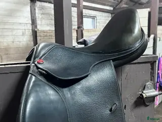 Sadlar hästutrustning Knights Sir Walter hoppsadel, 17 tum - Annons 1