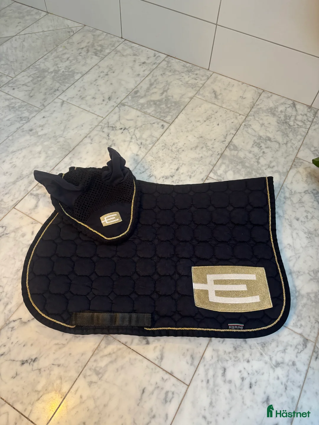 Schabrak & Vojlockar hästutrustning till salu: Equiline e logga schabrak i Enköping - Annons 1
