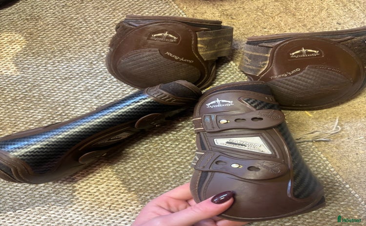 Benskydd hästutrustning till salu: Snygga och praktiska benskydd i Vikbolandet - Annons 15