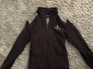 Övrig Ryttarutrustning ryttarutrustning till salu: kingsland zip tröja - Annons 1