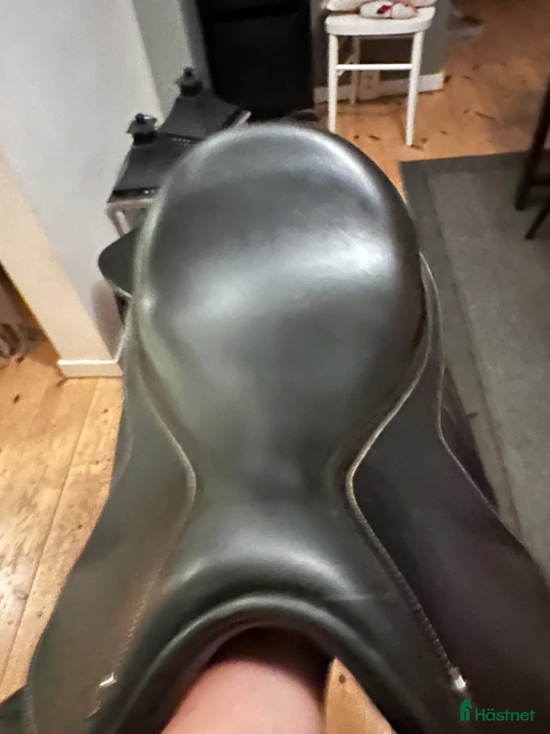 Sadlar hästutrustning till salu: Obetydligt använd dressyrsadel i Värmdö - Annons 3