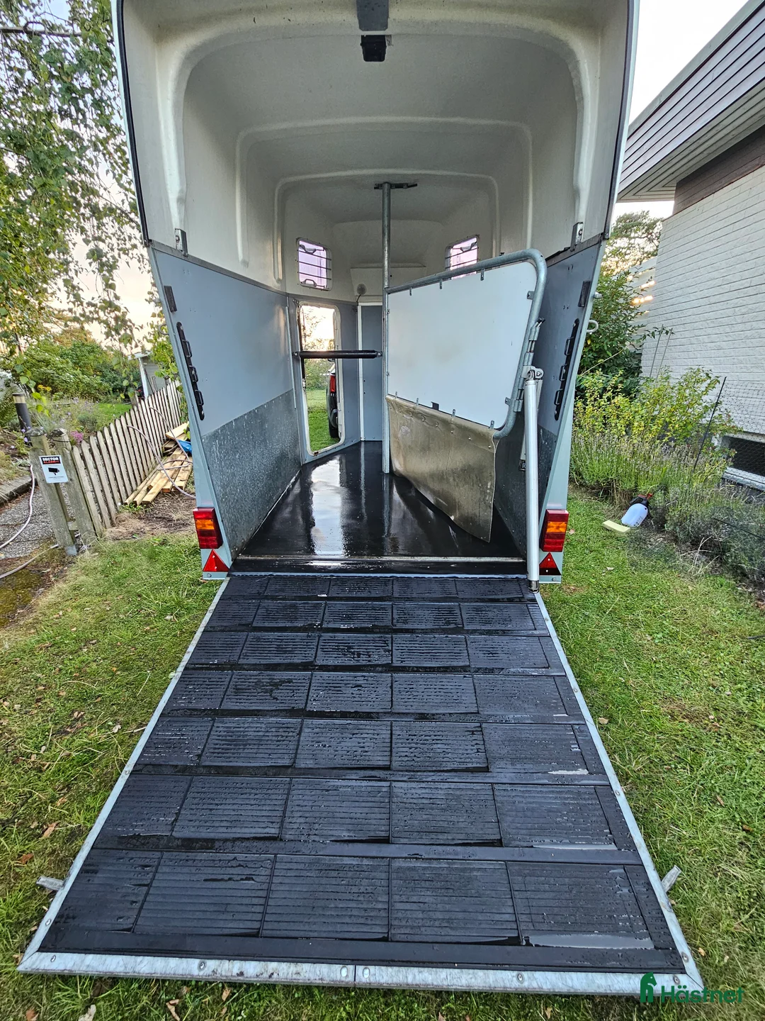 Hästtransporter  fordon & transport till salu: Thule Prestige 135 -2011 i Älta - Annons 1