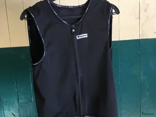 Säkerhetsvästar ryttarutrustning till salu: Dainese ryggskydd i Rödeby - Annons 17