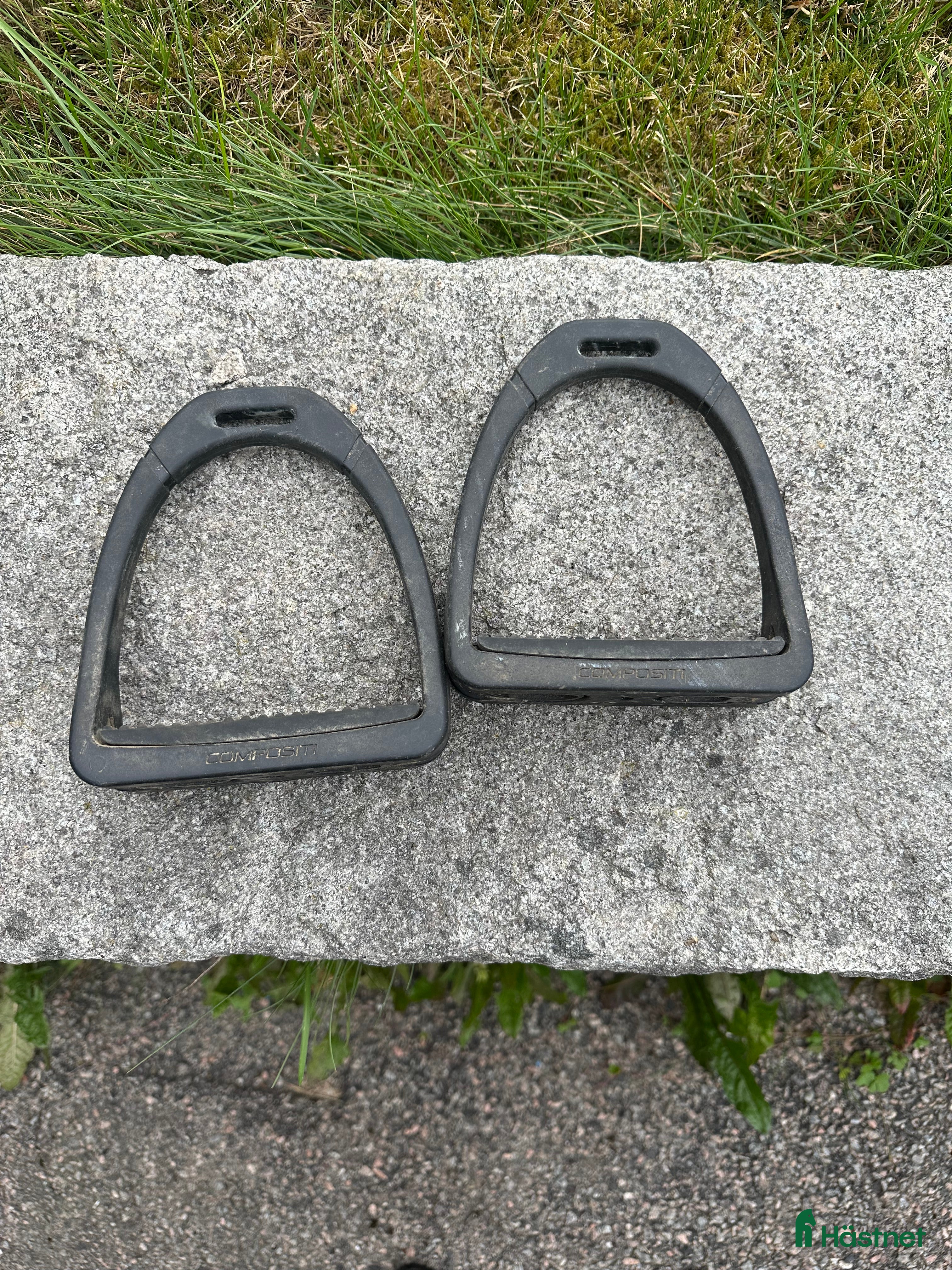 Övrig Hästutrustning hästutrustning till salu: Komposit stigbyglar i Vretstorp - Annons 13