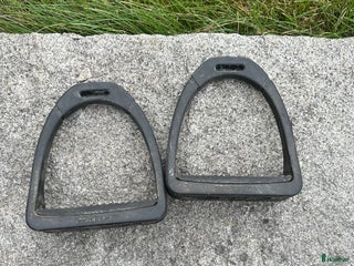 Övrig Hästutrustning hästutrustning till salu: Komposit stigbyglar i Vretstorp - Annons 2