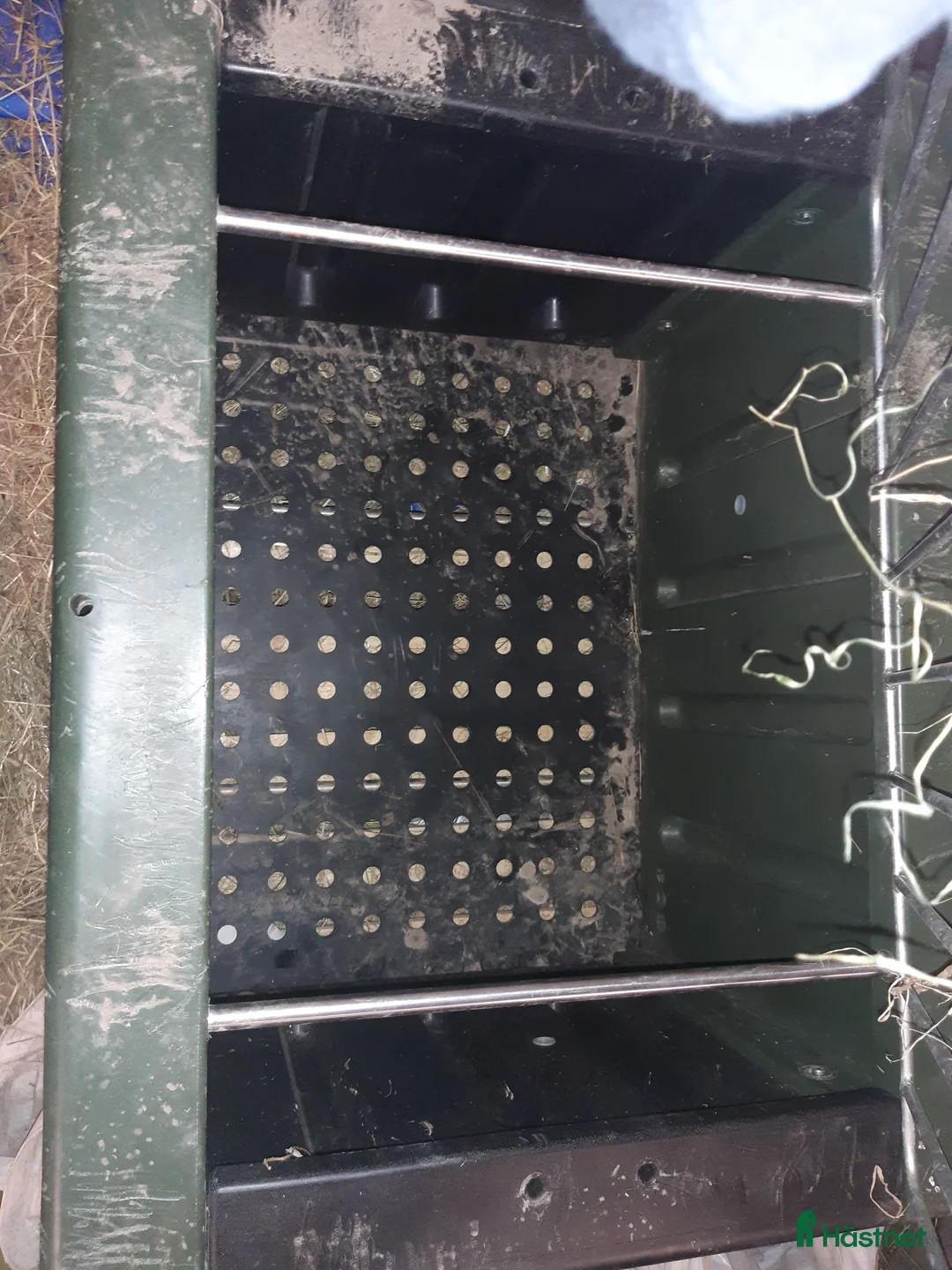 Stallinredning, stängsel & gård övrig utrustning till salu: Hölåda med slowfeed galler i Sollebrunn - Annons 2