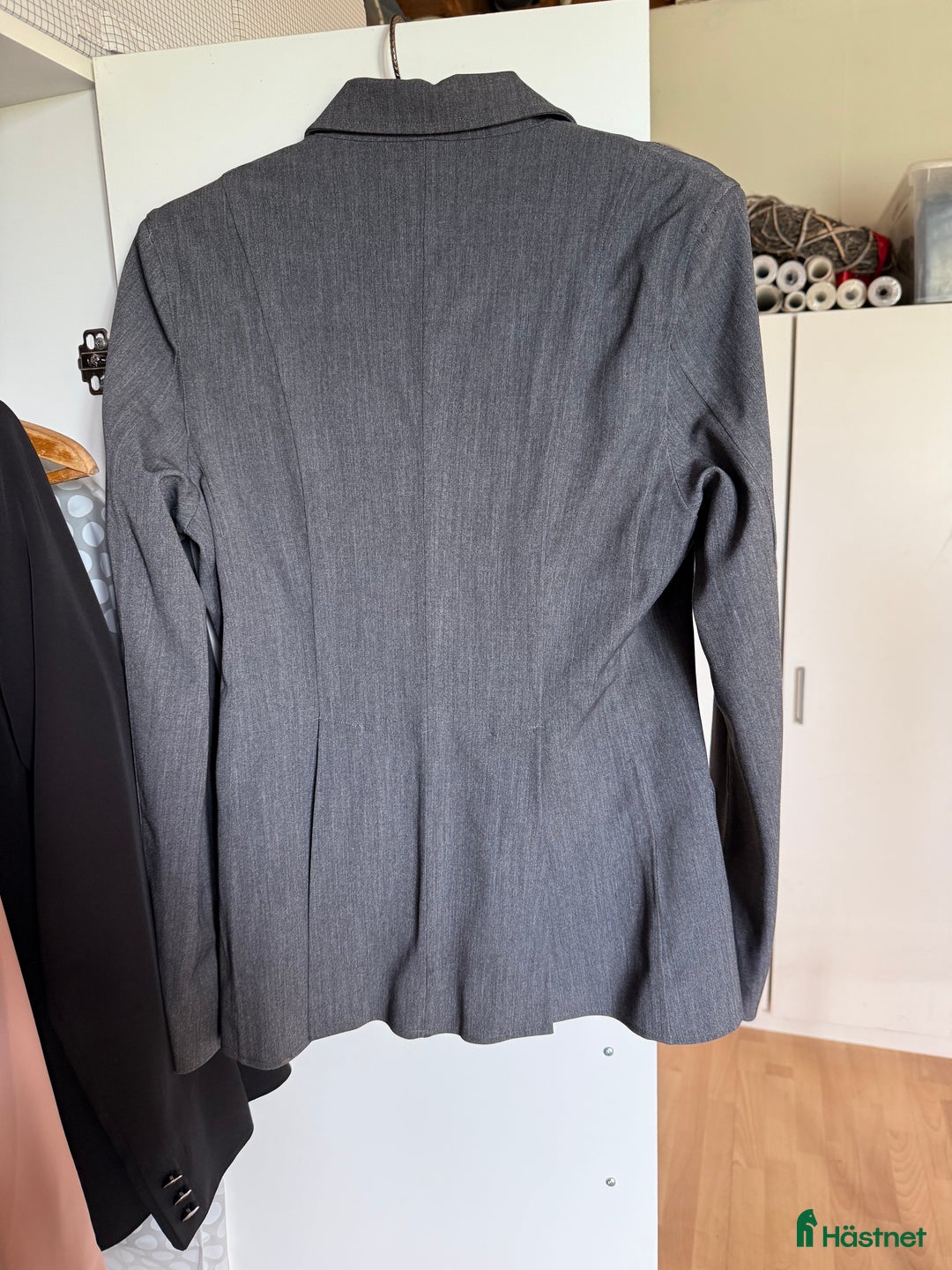 Jackor & Kavajer ryttarutrustning till salu: Frack, kavajer, ridbyxor  i Julita - Annons 7