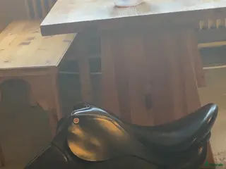 Sadlar hästutrustning säljer denna sadel - Annons 1