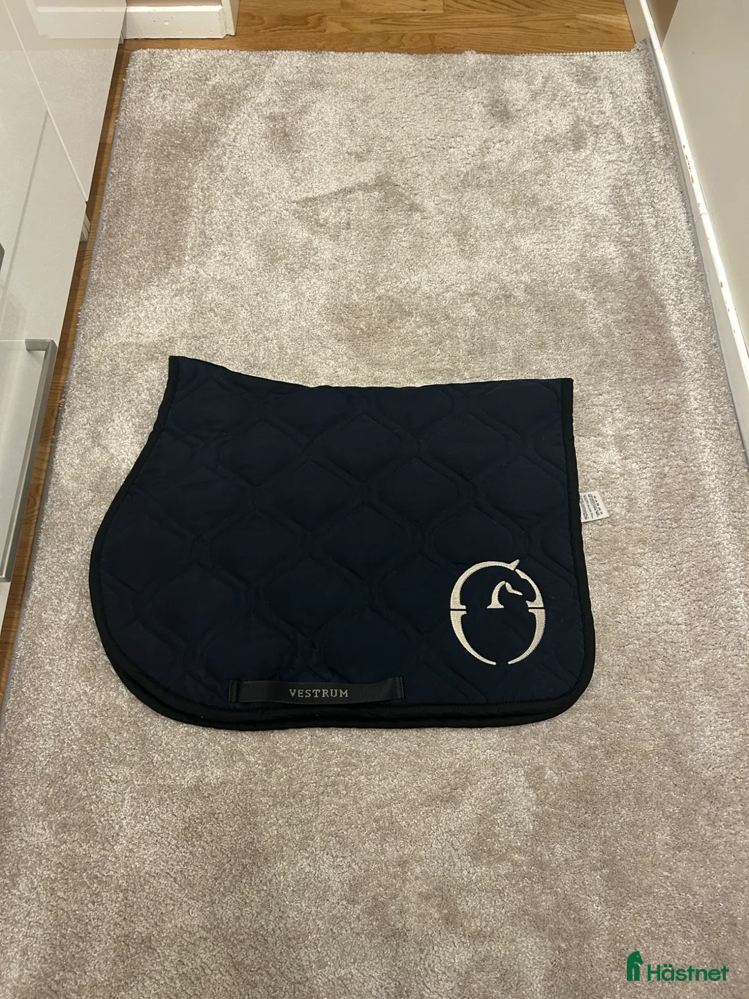 Schabrak & Vojlockar hästutrustning till salu: Marinblått vestrum schabrak  i Stockholm - Annons 1