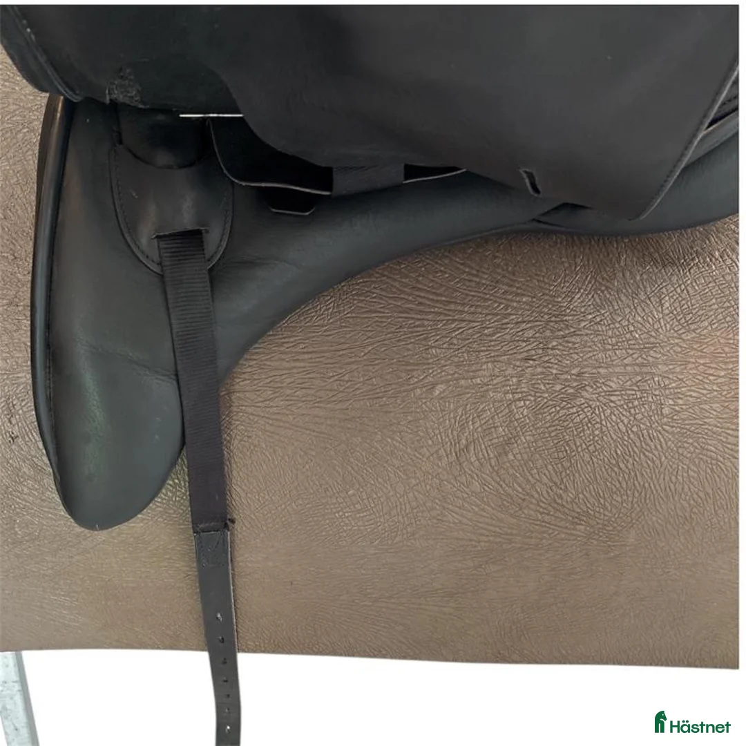 Sadlar hästutrustning till salu: Ideal T&T adjustable dressyr 17"/MW - Annons 3
