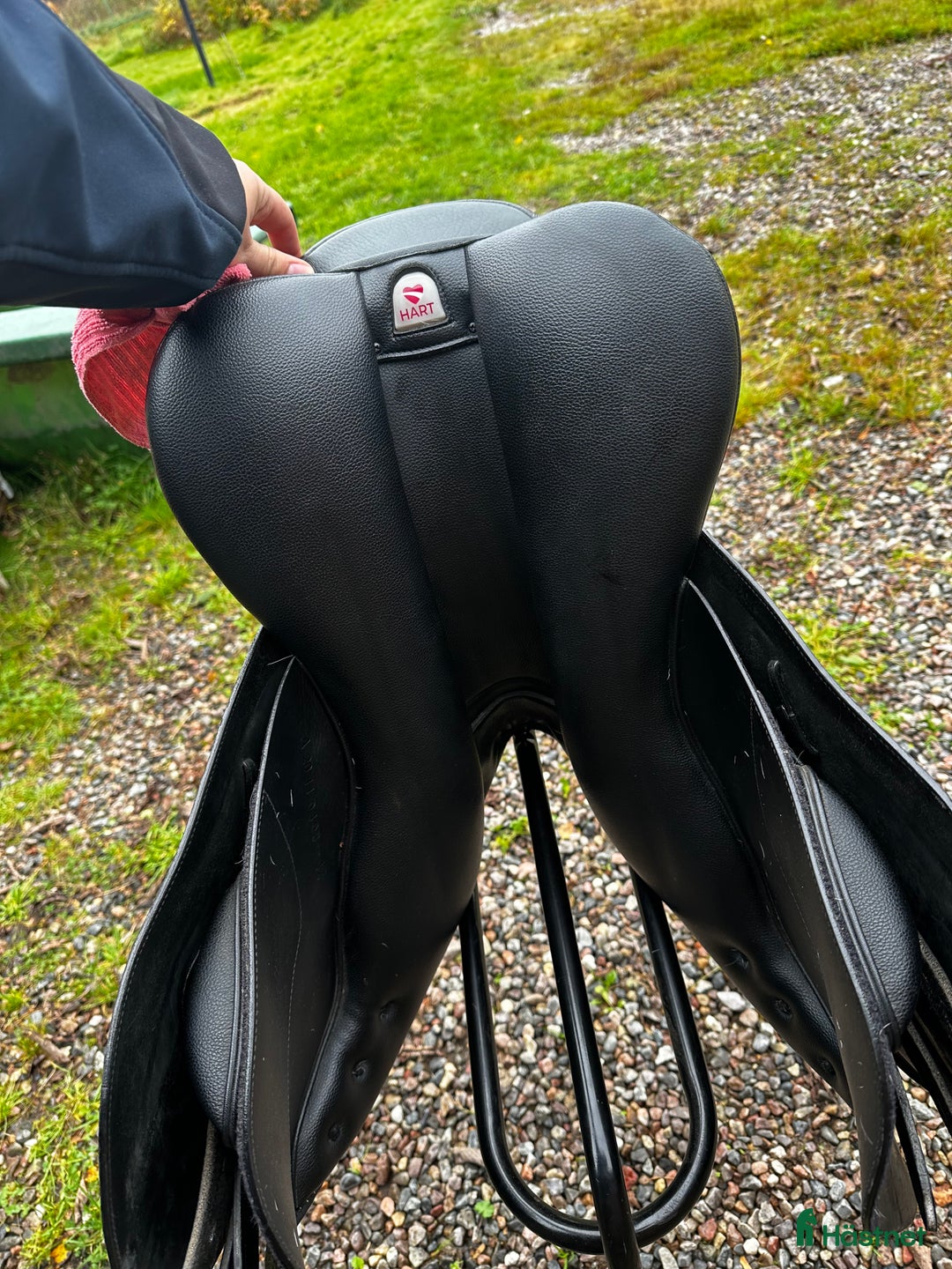 Sadlar hästutrustning till salu: Svart Arena Jump i Nora - Annons 5