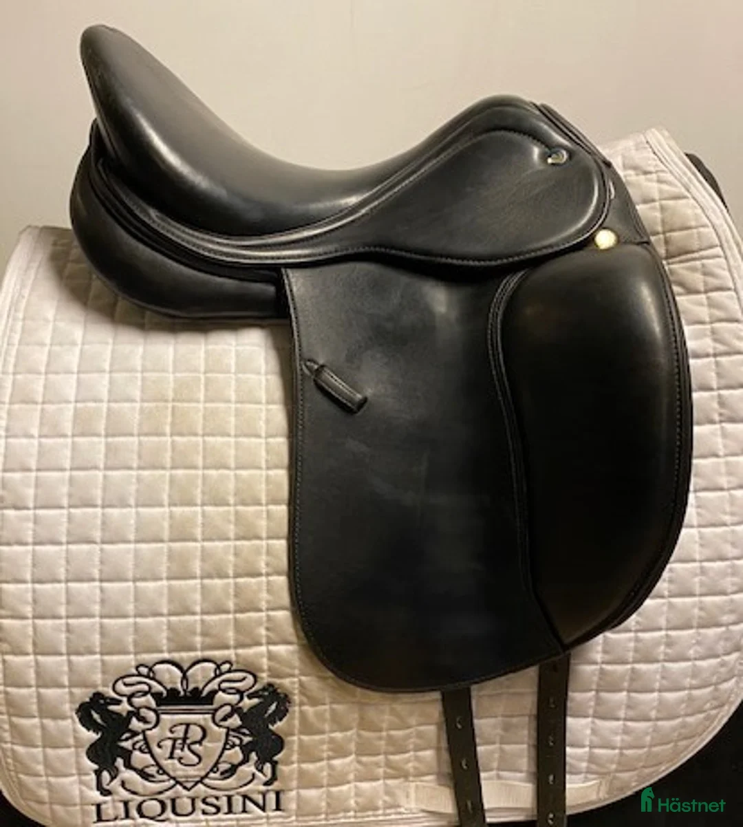 Sadlar hästutrustning till salu: Dressyrsadel Prestige Ponny i Uppsala - Annons 1