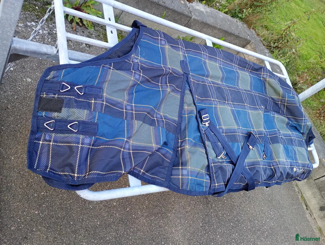 Täcken hästutrustning till salu: Vintertäcke  - Annons 1