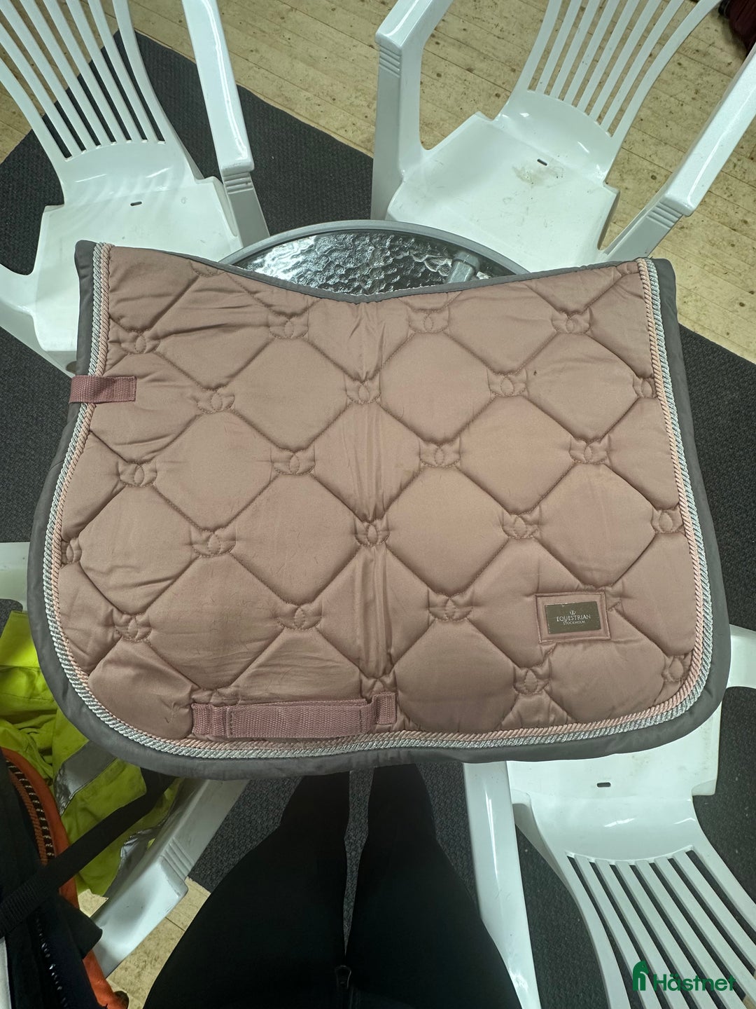 Sadeltillbehör hästutrustning till salu: Rosa schabrak säljes  i Säve - Annons 2
