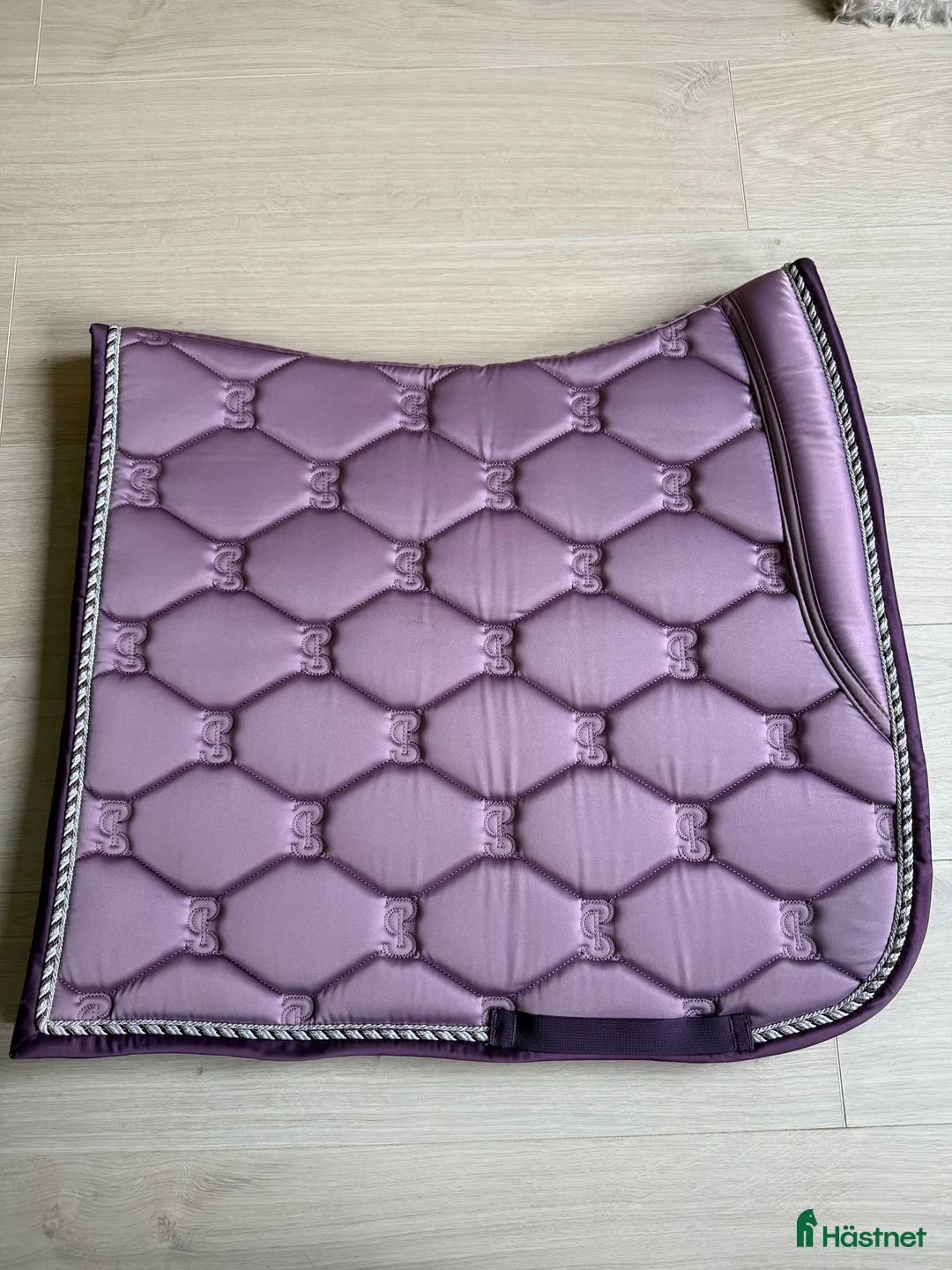 Schabrak & Vojlockar hästutrustning till salu: Lila ps of Sweden schabrak  - Annons 1