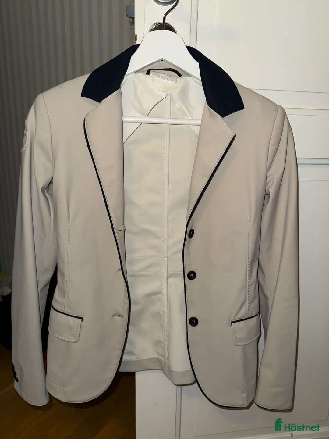 Jackor & Kavajer ryttarutrustning till salu: FIN TÄVLINGS KAVAJ i Härryda - Annons 2