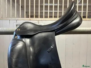 Sadlar hästutrustning Prestige Modena 17" dressyrsadel - Annons 1