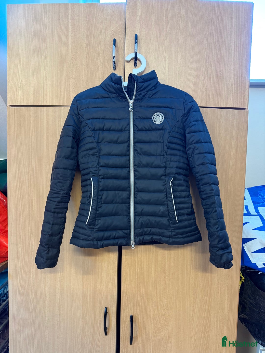 Jackor & Kavajer ryttarutrustning till salu: Varm lättviktsjacka  i Vendelsö - Annons 2